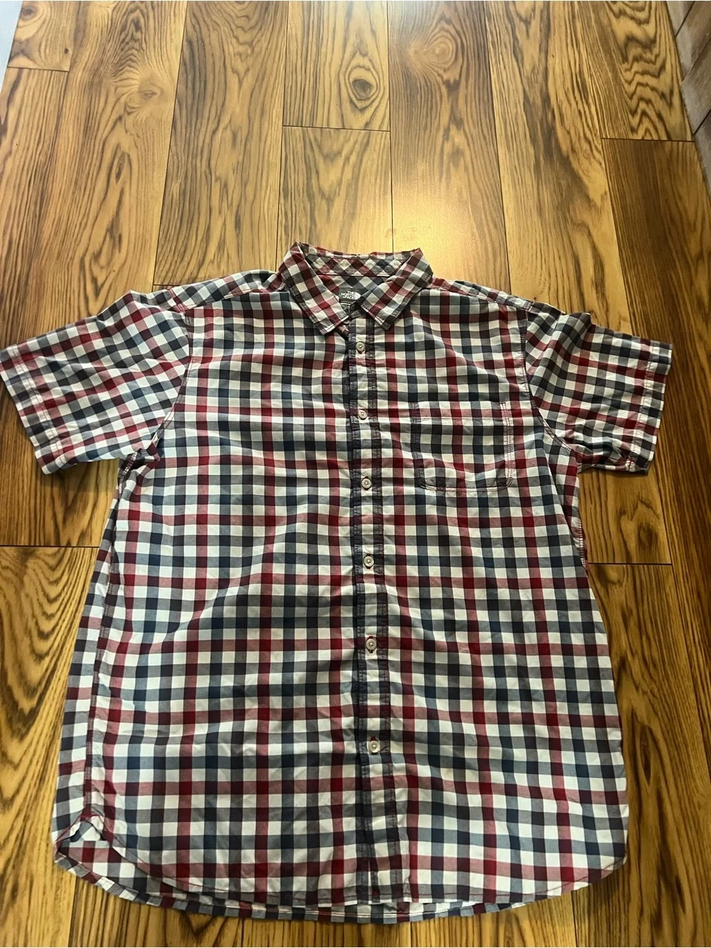 Men’s The North Face Short-Sleeve Plaid Button-Down Shirt - size Large